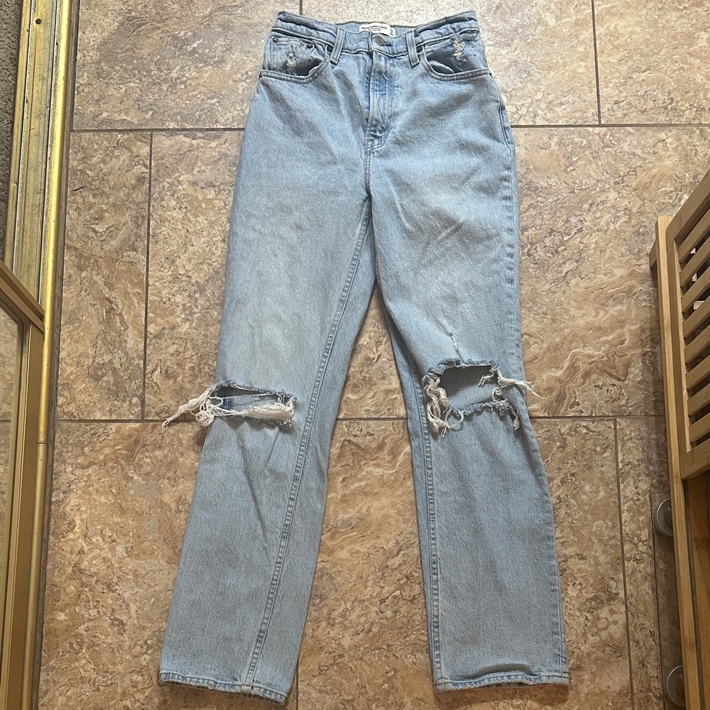 Abercrombie & Fitch The 90’s Straight Ultra High Rise Distressed Women’s Jeans